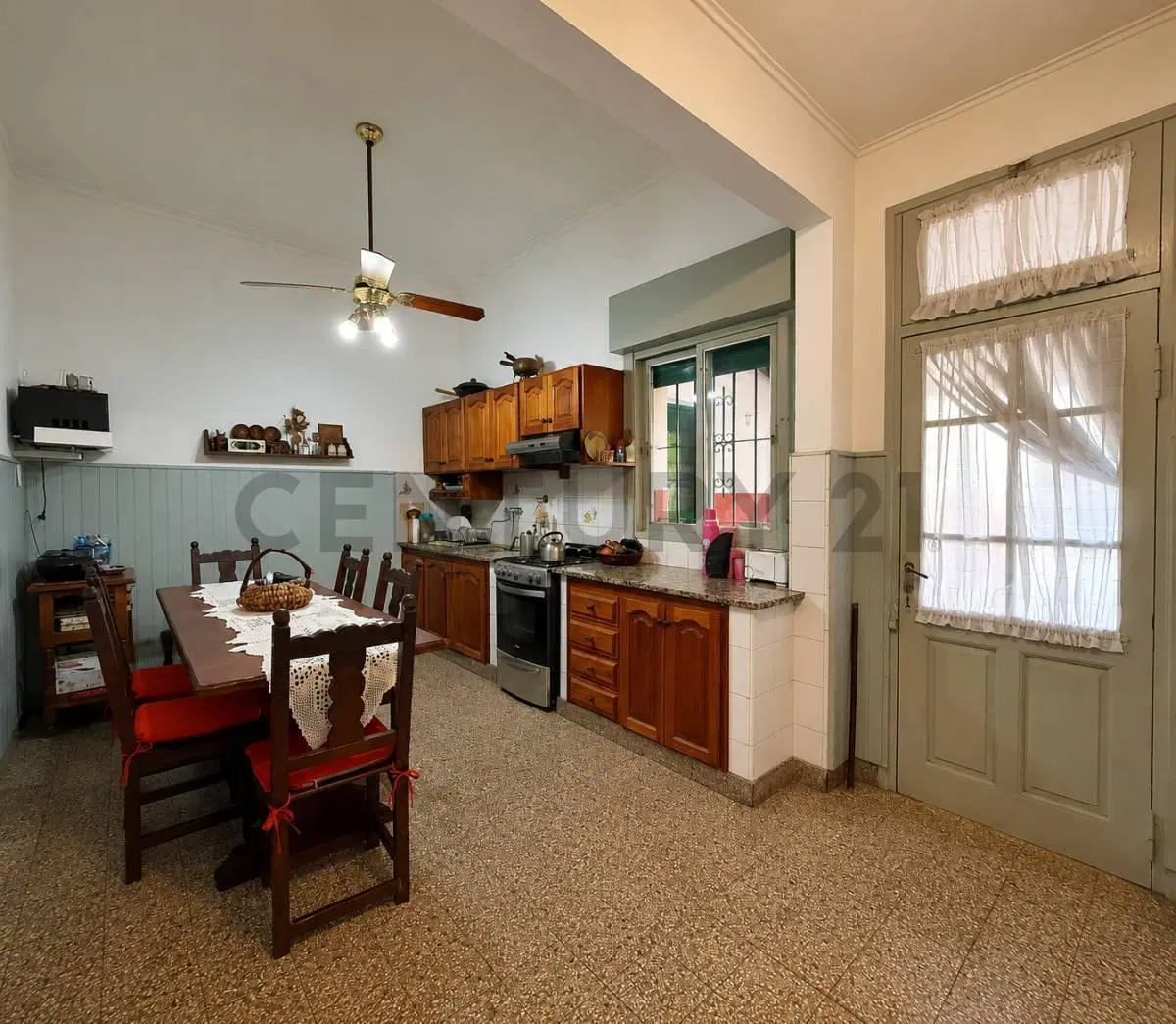 17 Y 41 - CASA A LA VENTA DE 2 DORMITORIOS Y PILETA 5