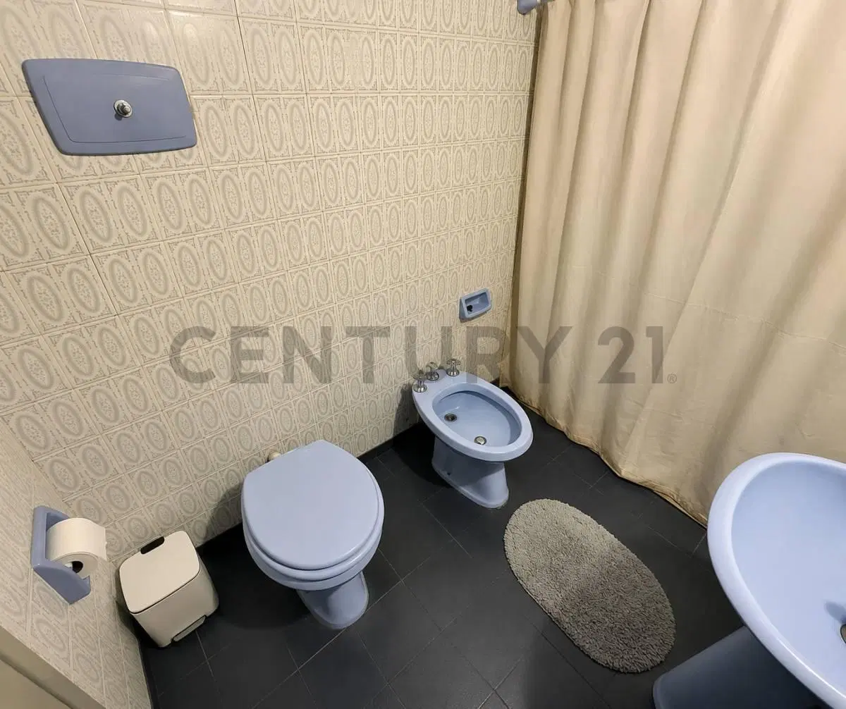 17 Y 41 - CASA A LA VENTA DE 2 DORMITORIOS Y PILETA 2