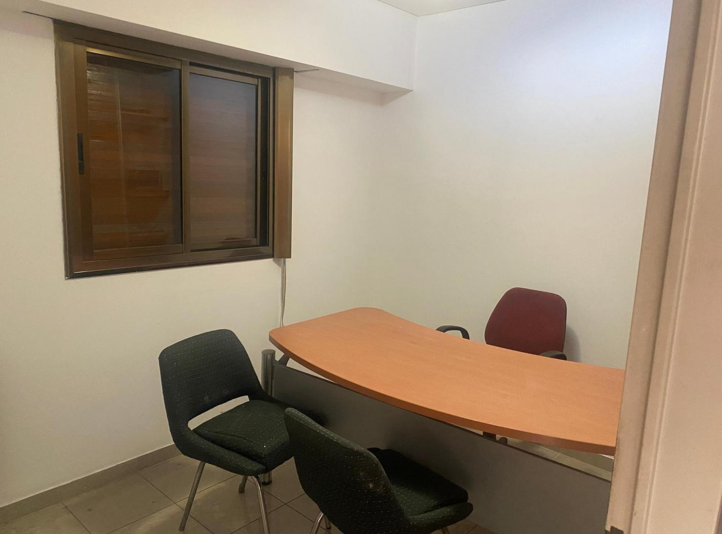 Foto de 4 Y 46 - OFICINA CON BAÑO COMPLETO, imagen 4