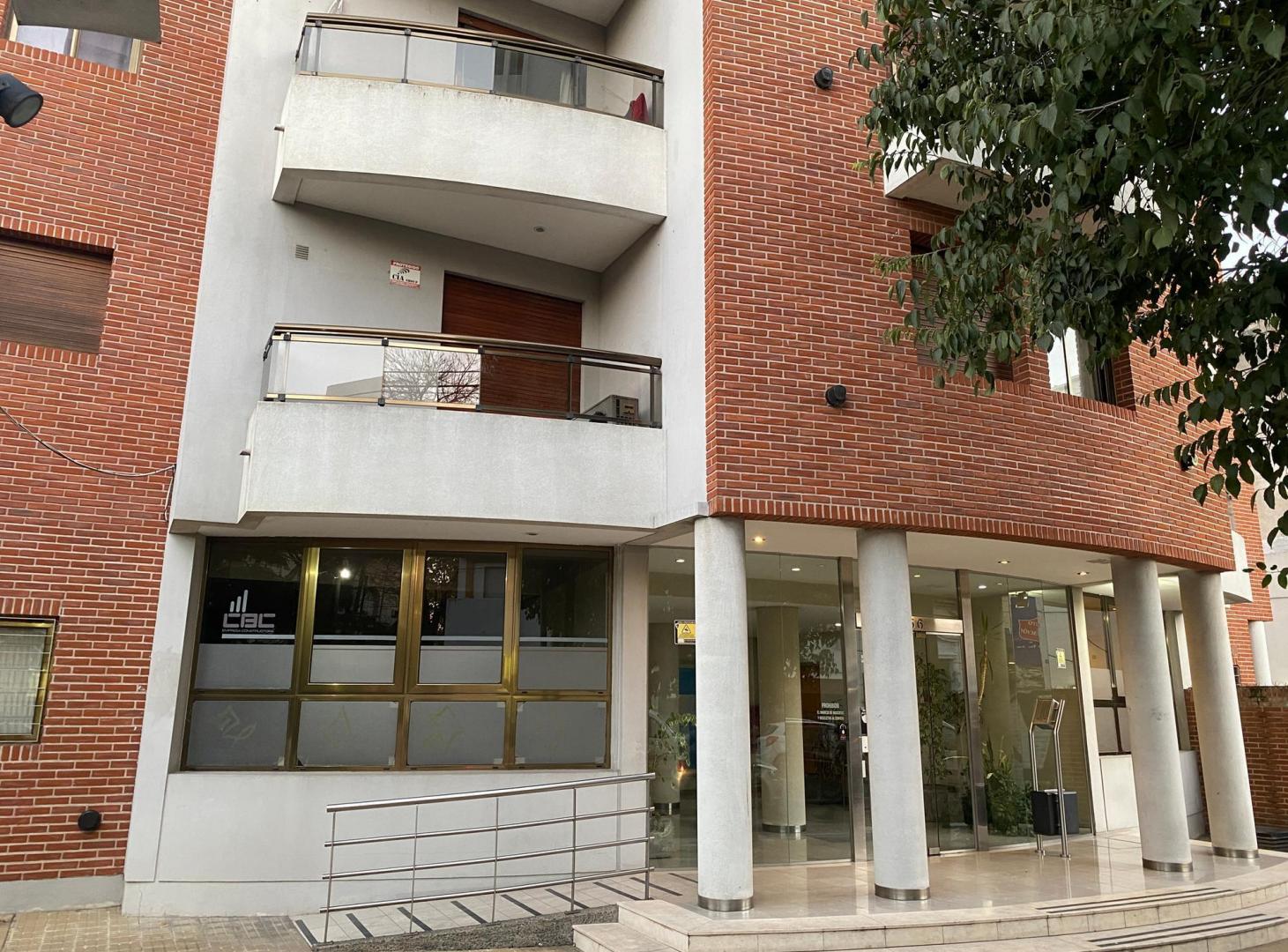 4 Y 46 - OFICINA CON BAÑO COMPLETO