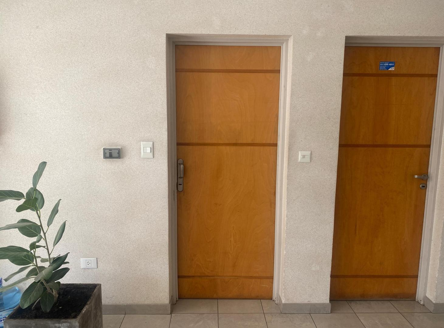 Foto de 4 Y 46 - OFICINA CON BAÑO COMPLETO, imagen 2