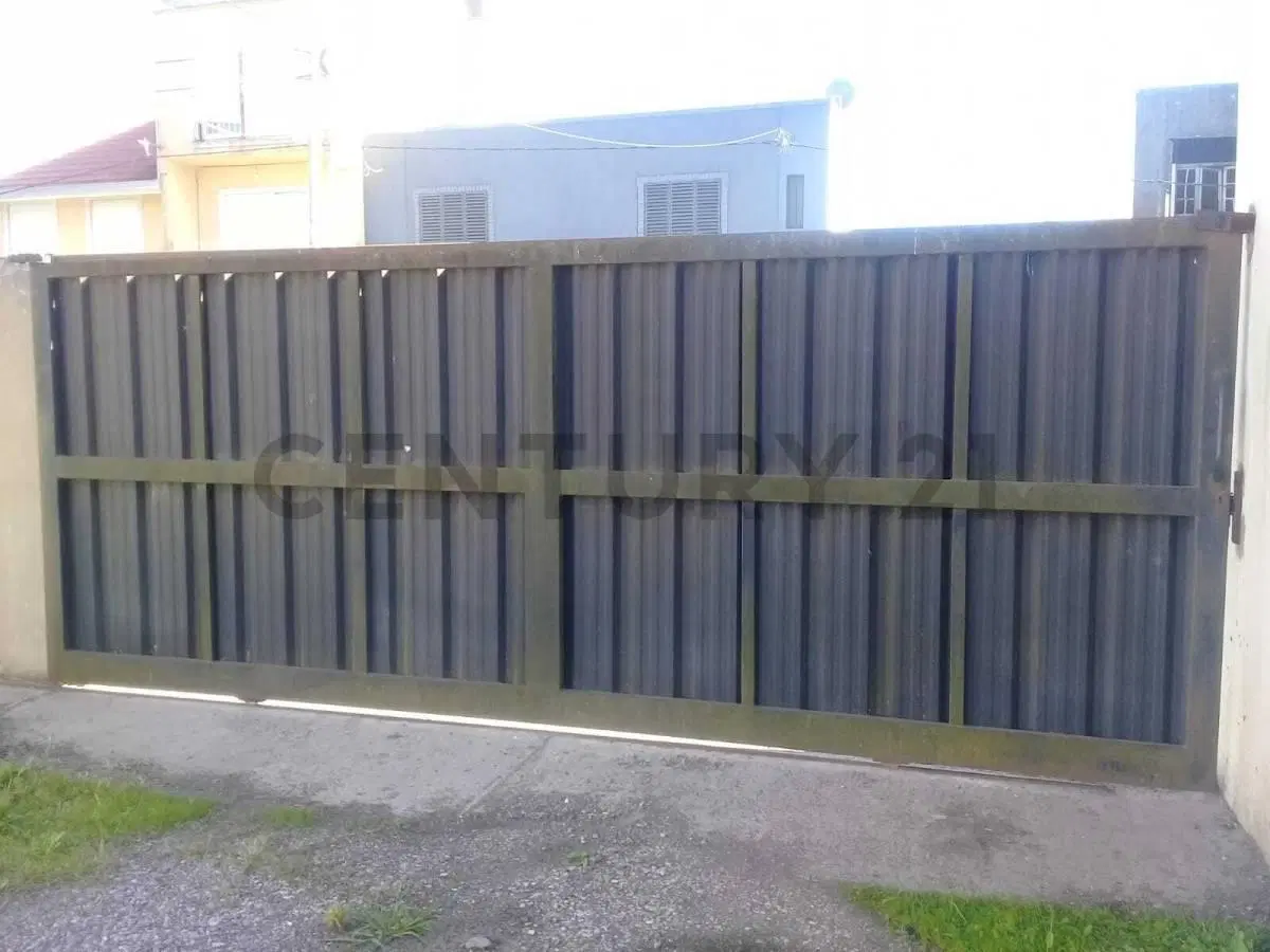 43 y 142 - GALPÓN EN ALQUILER - 300M2 CUBIERTOS 4