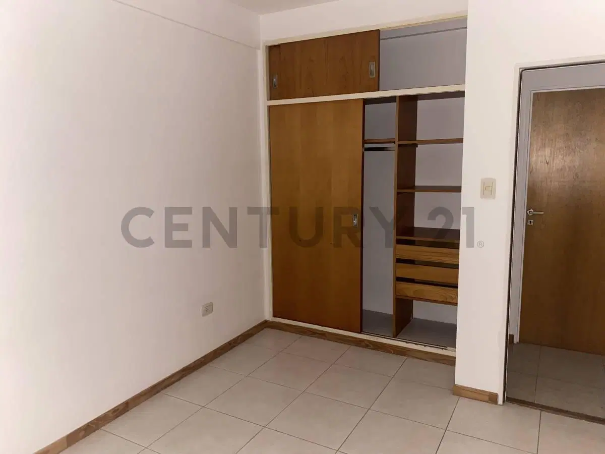 ALQUILER. PLAZA GUEMES 19 Y 38 2 DORMITORIOS Y BALCÓN 2