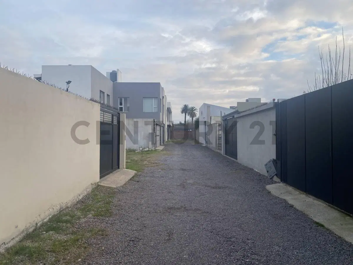 LOTE VENTA. 133 Y 34 BARRIO CERRADO 12X25 4