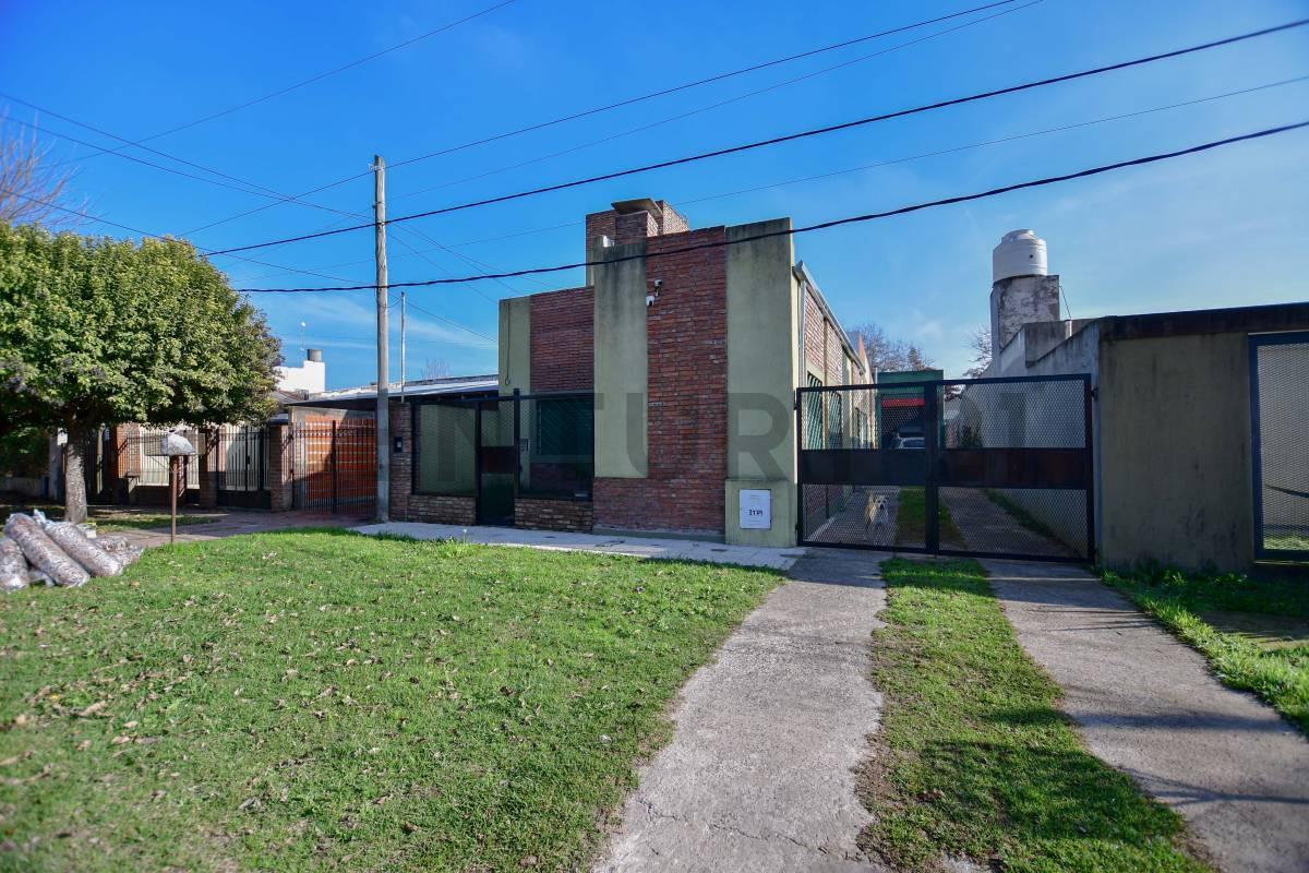 46 y 158 - Casa en venta de 2 dormitorios y Galpón de 130m2 - Lisandro Olmos