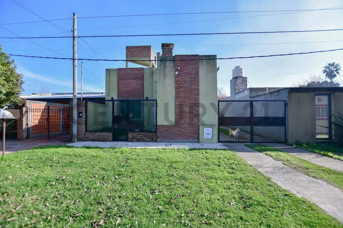 46 y 158 - Casa en venta de 2 dormitorios y Galpón de 130m2 - Lisandro Olmos 2