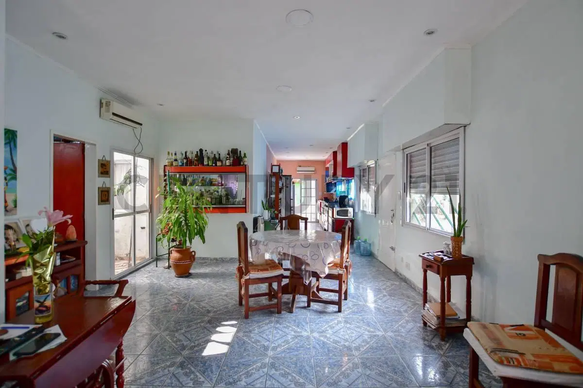 46 y 158 - Casa en venta de 2 dormitorios y Galpón de 130m2 - Lisandro Olmos 4
