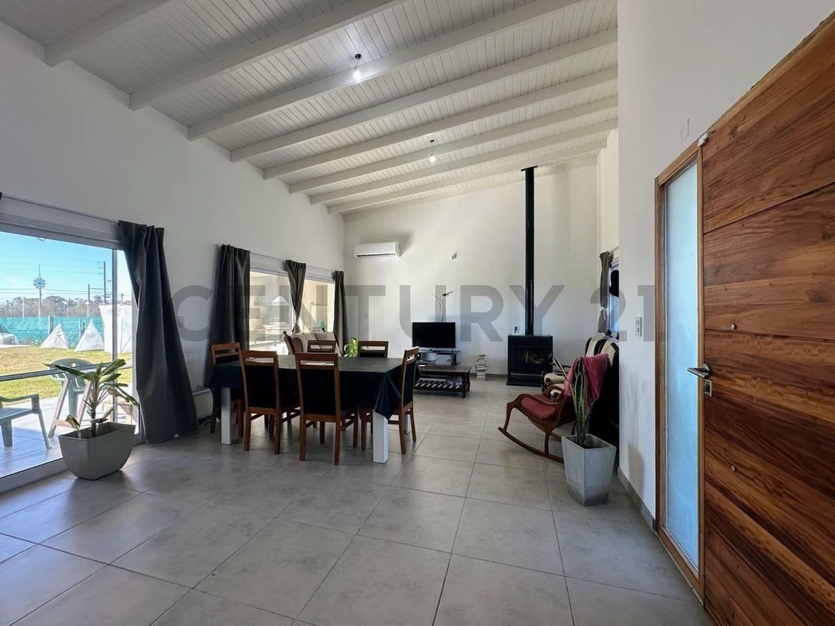 Foto de 32 ENTRE 191 Y 195 - CASA EN VENTA DE 2 DORMITORIOS Y PILETA, ALDEA DEL, imagen 2