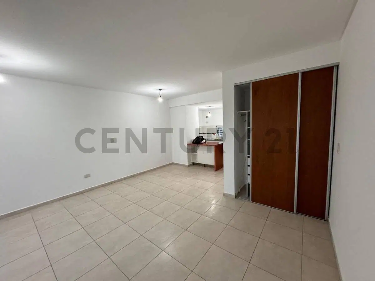 13 Y 64 EN ALQUILER - MONOAMBIENTE CON COCHERA 8