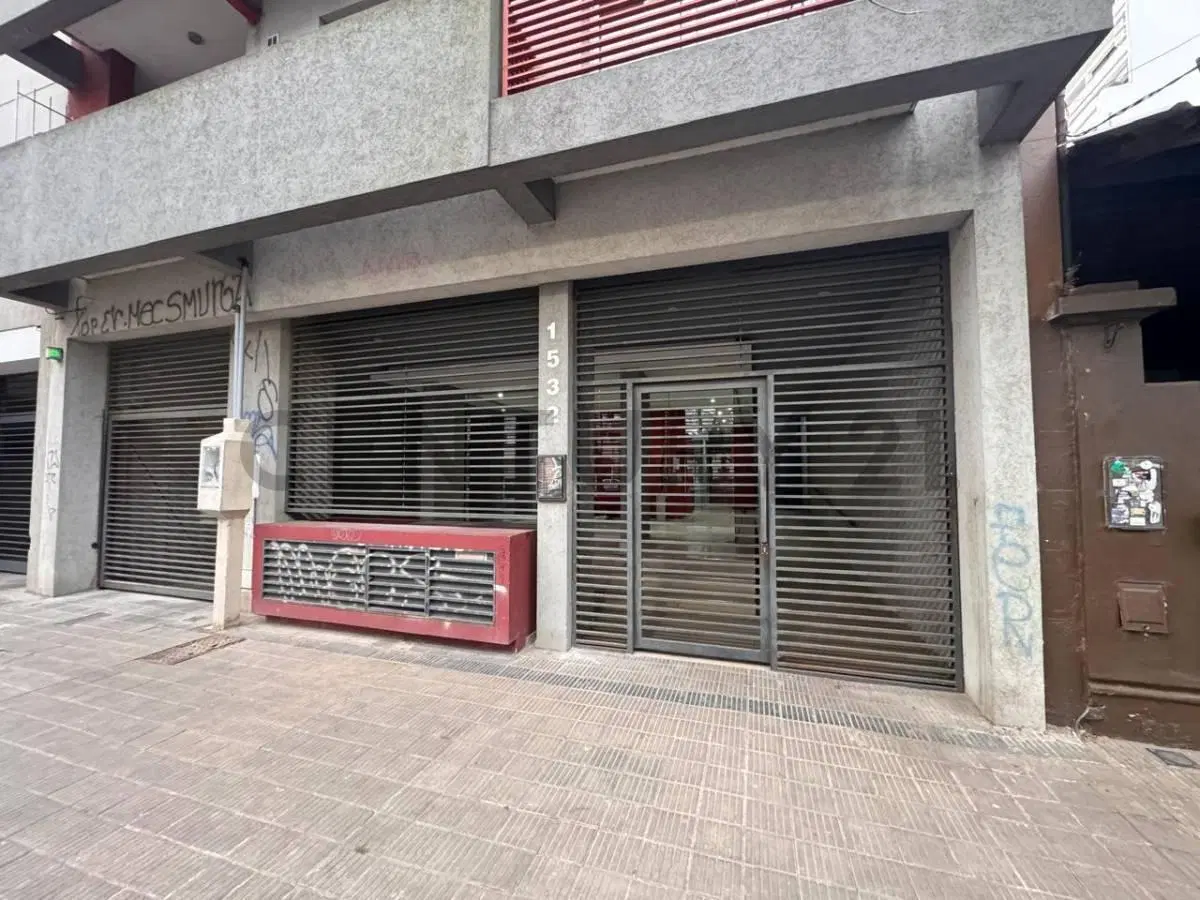 13 Y 64 EN ALQUILER - MONOAMBIENTE CON COCHERA 2