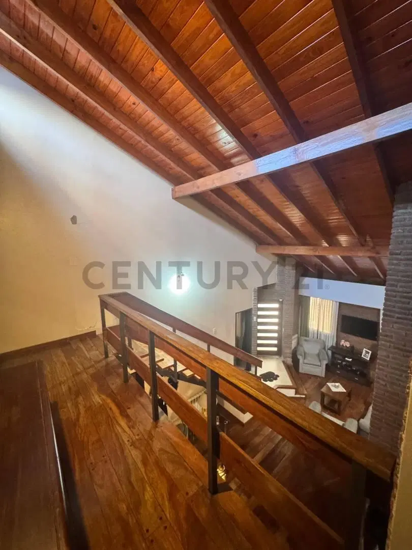 26 e/ 54 y 55 - CASA EN VENTA APTO BANCO 8