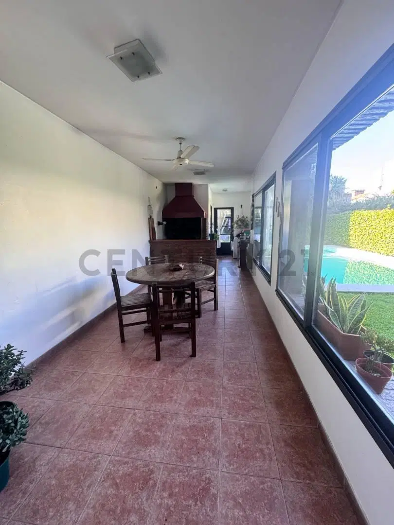 26 e/ 54 y 55 - CASA EN VENTA APTO BANCO 4