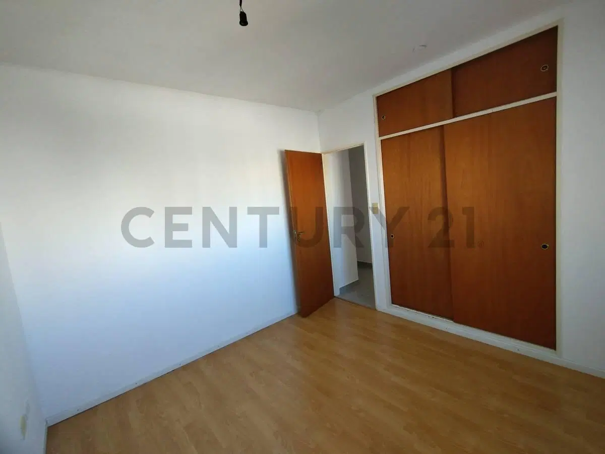 Departamento de 2 dormitorios con cochera en alquiler 5