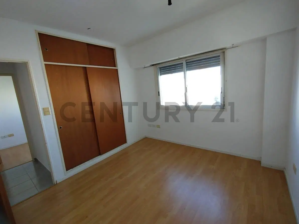 Departamento de 2 dormitorios con cochera en alquiler 2