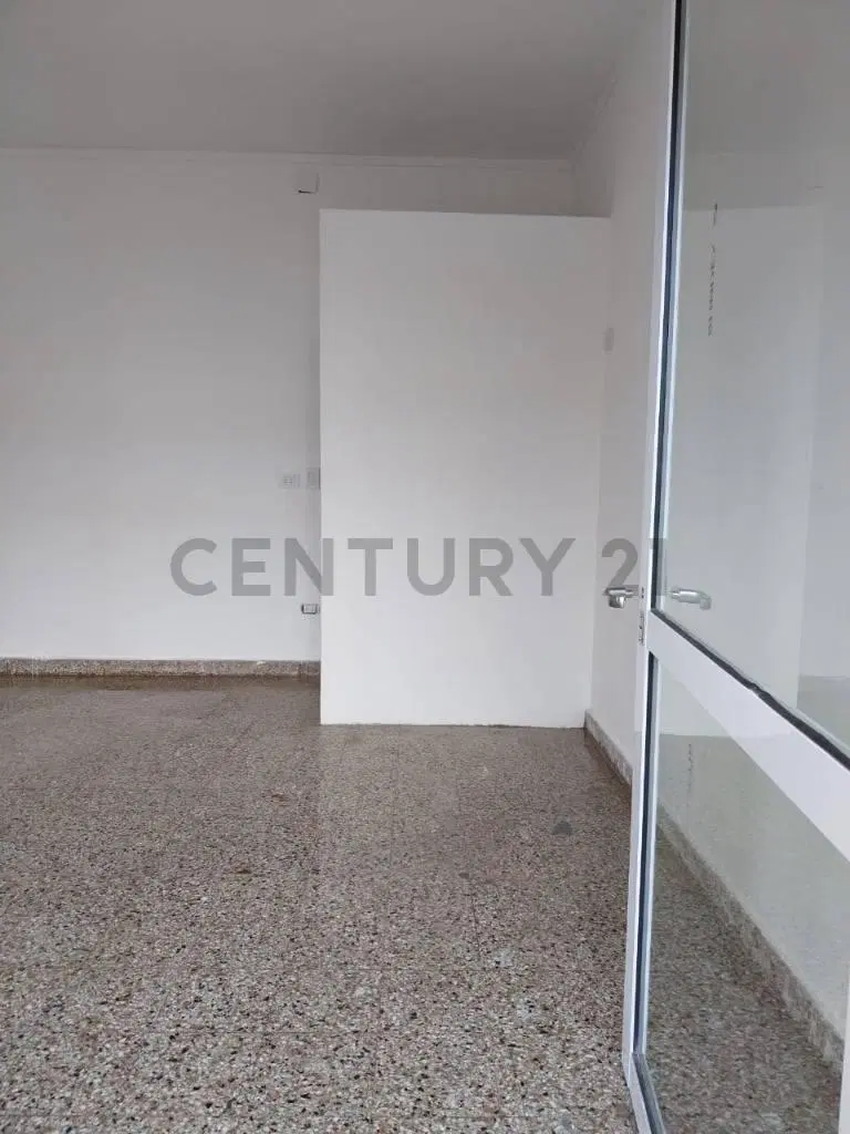 36 entre 5 y 6 - Local en ALQUILER 8