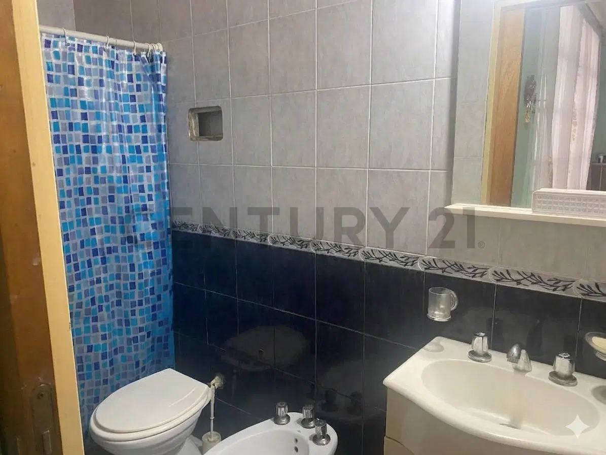 71 y 16 - VENTA CASA DOS DORMTORIOS COCHERA PATIO Y QUINCHO 5