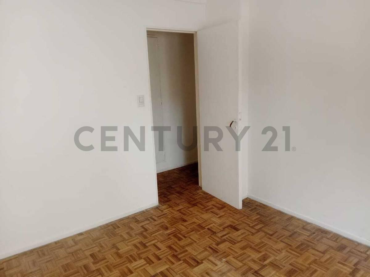 Foto de 33 e/ 17 y 18 - DEPARTAMENTO A LA VENTA DE 3 DORMITORIOS, imagen 3