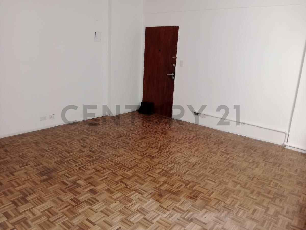Foto de 33 e/ 17 y 18 - DEPARTAMENTO A LA VENTA DE 3 DORMITORIOS, imagen 2