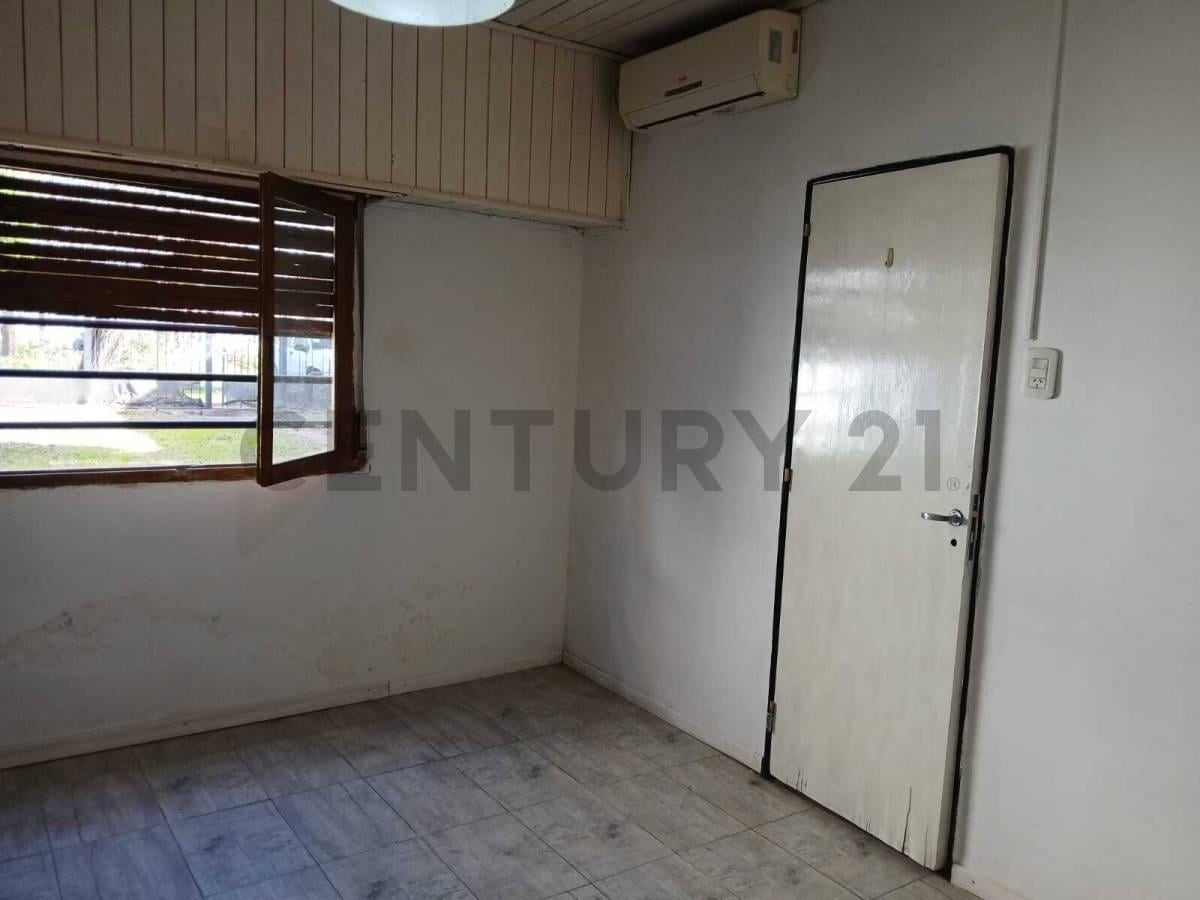 Foto de 164 entre 66 y 67 - CASA EN ALQUILER EN LOS HORNOS, imagen 1