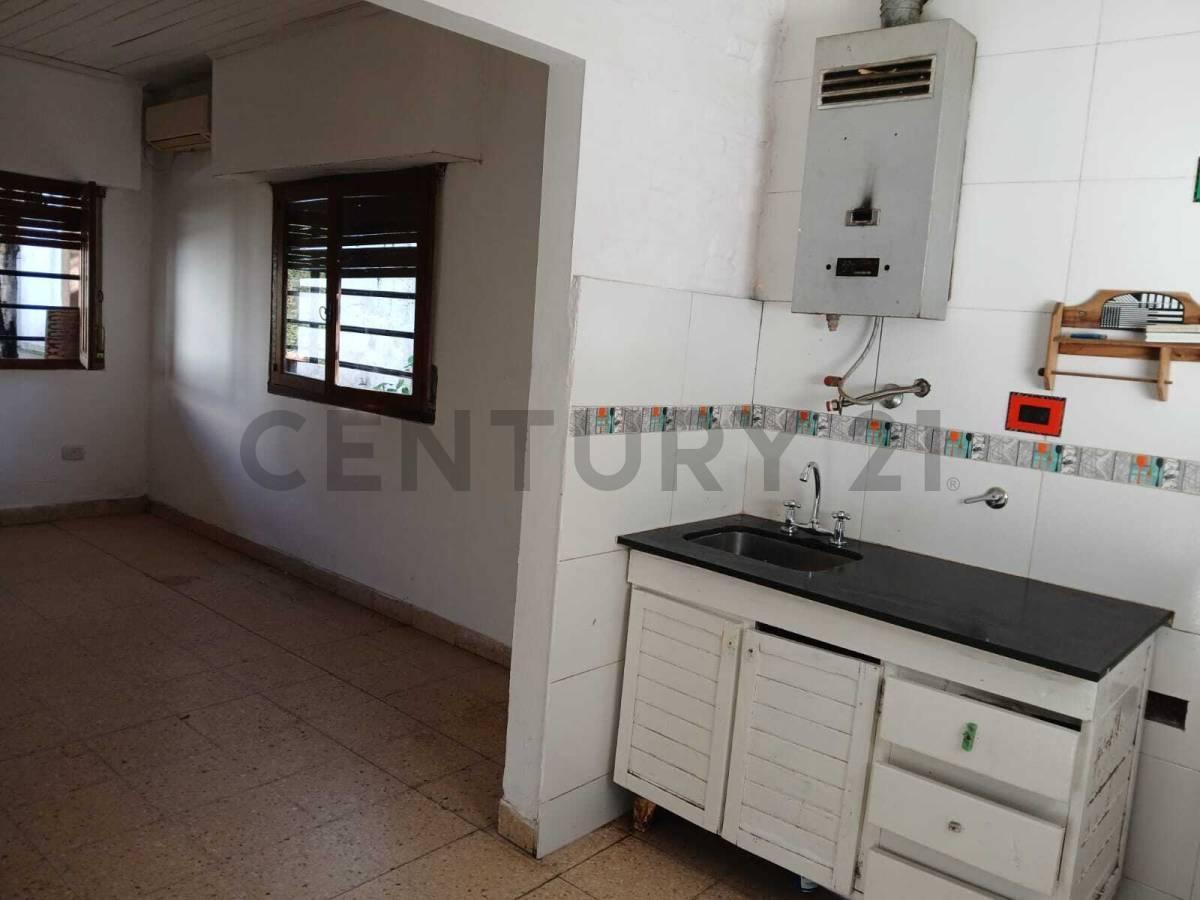 Foto de 164 entre 66 y 67 - CASA EN ALQUILER EN LOS HORNOS, imagen 2