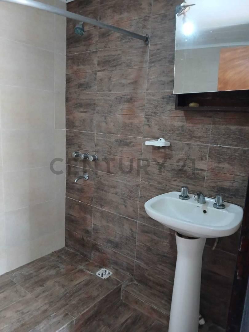 Foto de 164 entre 66 y 67 - CASA EN ALQUILER EN LOS HORNOS, imagen 3