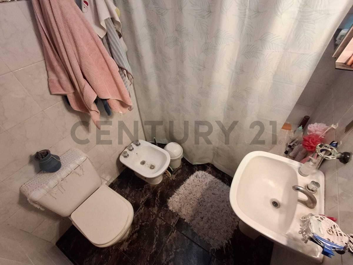 Foto de 25 E/42 Y 43 - VENTA CASA 4 DORMITORIOS, imagen 3