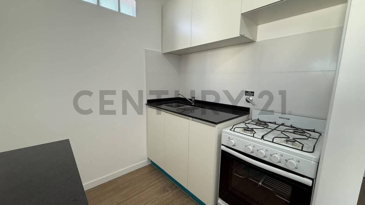 Foto de 41 e/ 16 y 17 - MONOAMBIENTE EN VENTA CON BALCÓN Y COCHERA, imagen 4