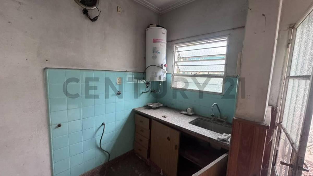 Foto de 29 y 60 - 'H A REFACCIONAR DE UN DORMITORIO, imagen 2