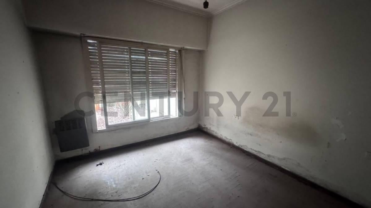 Foto de 29 y 60 - 'H A REFACCIONAR DE UN DORMITORIO, imagen 1