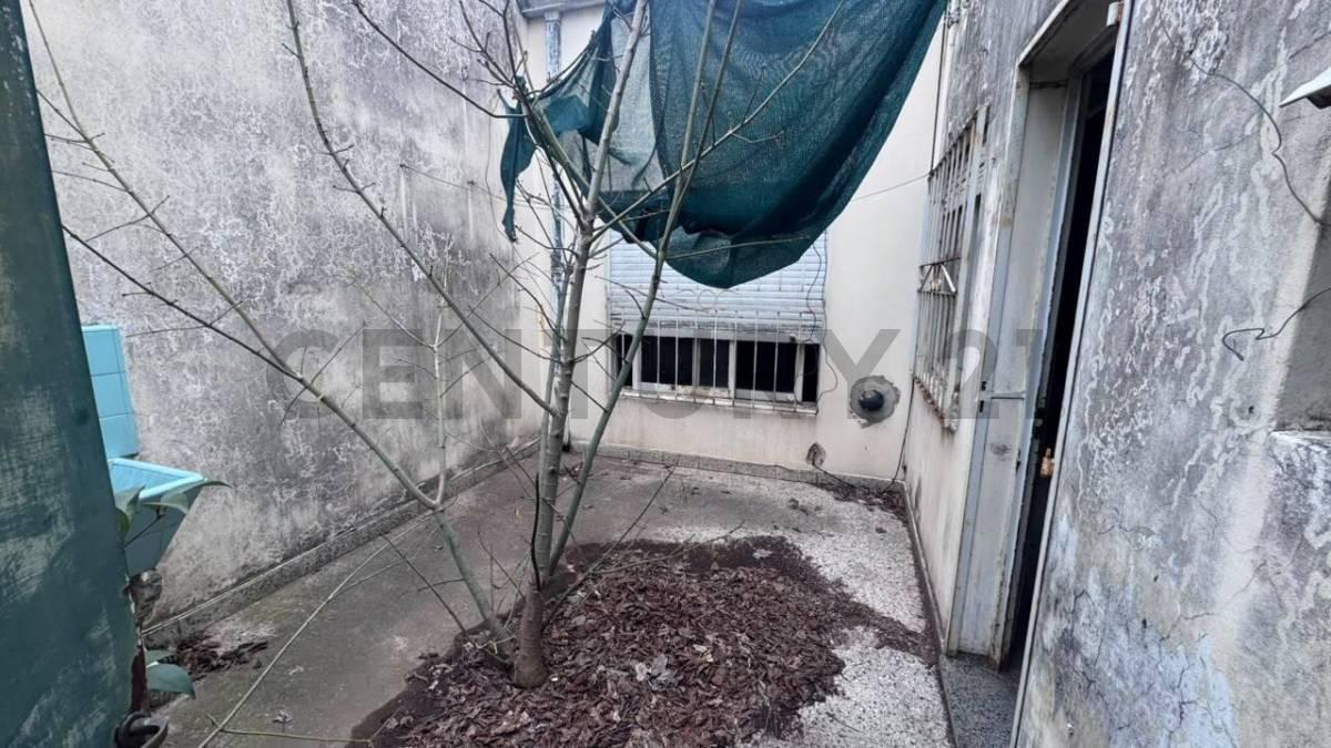 Foto de 29 y 60 - 'H A REFACCIONAR DE UN DORMITORIO, imagen 3