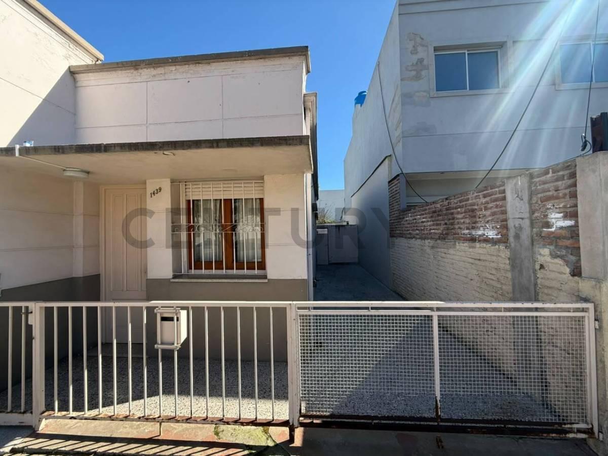 Foto de 37 y 24 - Casa en venta de 2 dormitorios - La Plata, Barrio La Loma, imagen 3