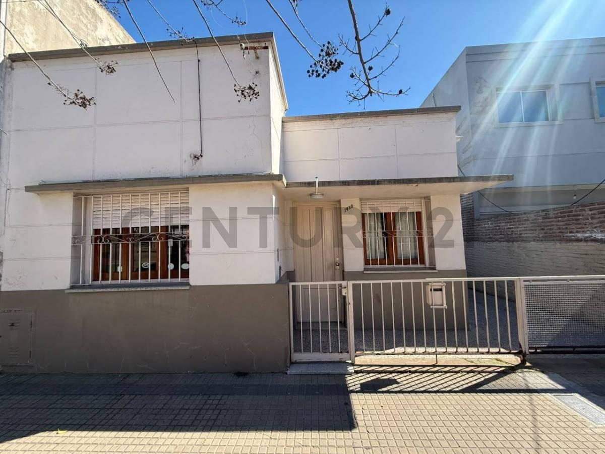 Foto de 37 y 24 - Casa en venta de 2 dormitorios - La Plata, Barrio La Loma, imagen 1