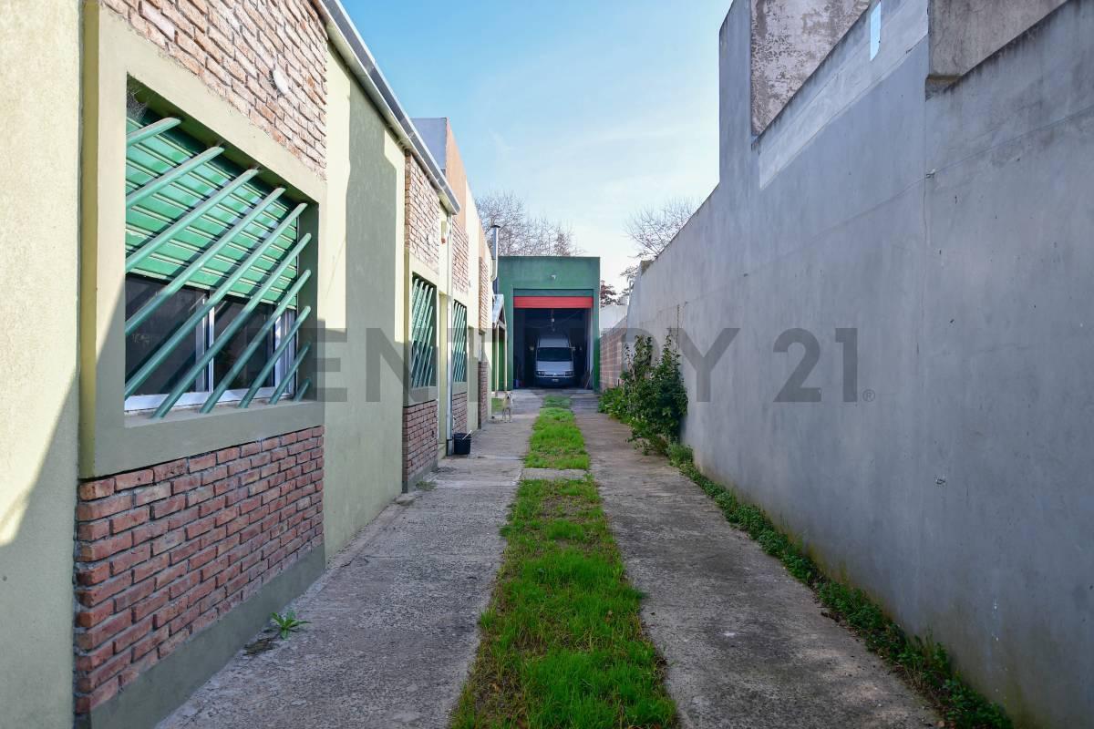 Foto de 46 y 158 - Casa en venta de 2 dormitorios y Galpón de 130m2 - Lisandro, imagen 4