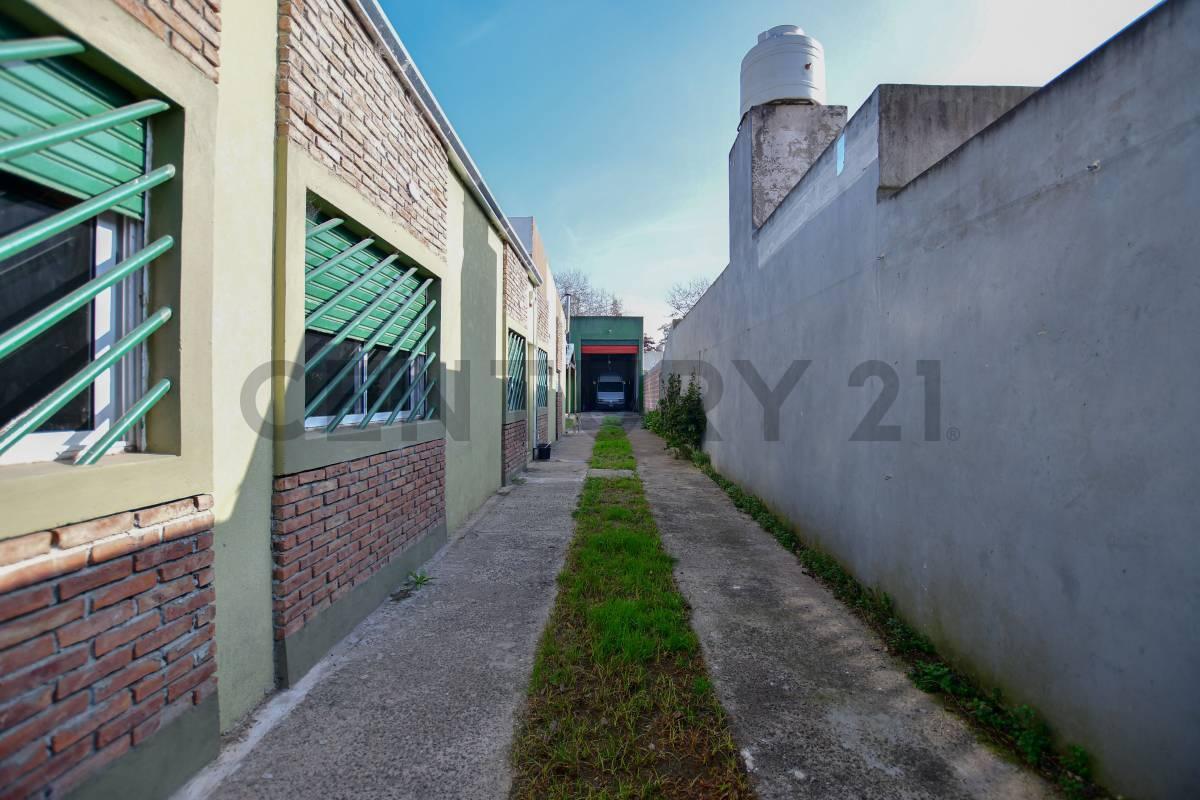 Foto de 46 y 158 - Casa en venta de 2 dormitorios y Galpón de 130m2 - Lisandro, imagen 3