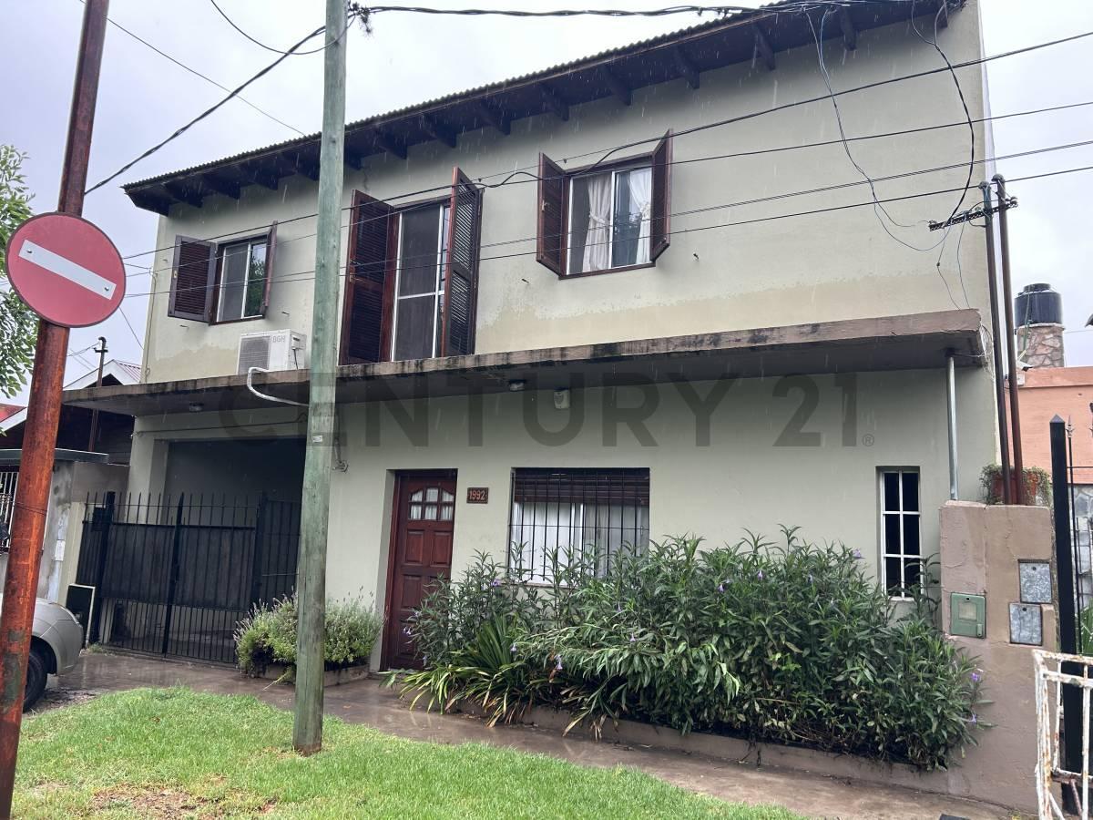 Foto de CASA EN VENTA 4 DORMITORIOS 46 Y 135, imagen 1