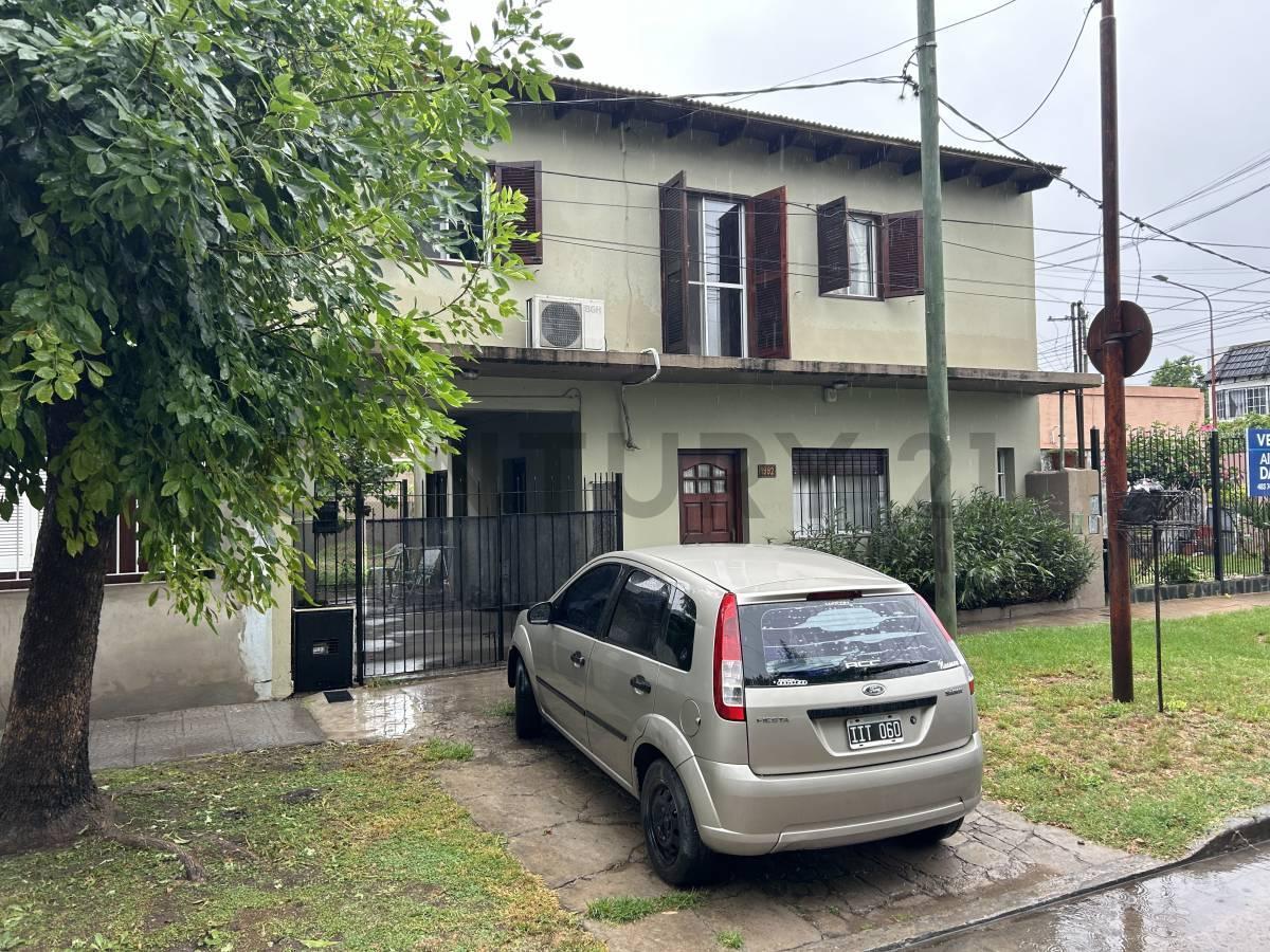 Foto de CASA EN VENTA 4 DORMITORIOS 46 Y 135, imagen 3