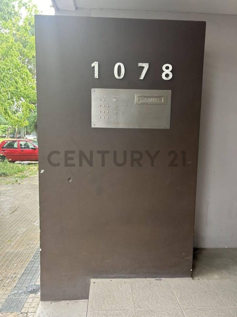 Foto de Venta Departamento 1 dormitorio (y escritorio) calle 63 e/ 16 y 17, imagen 2