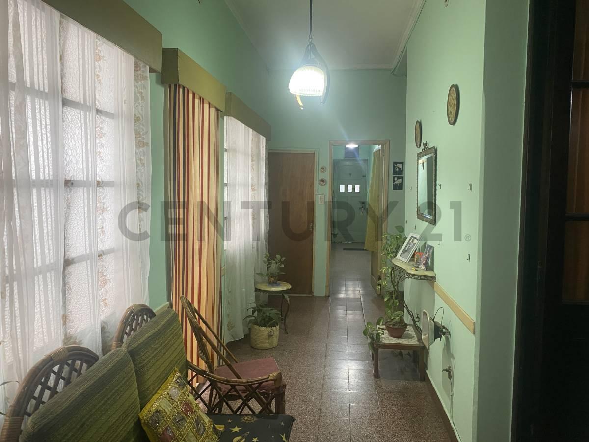 Foto de 71 y 16 - VENTA CASA DOS DORMTORIOS COCHERA PATIO Y QUINCHO, imagen 5