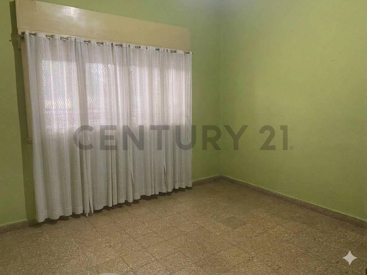 Foto de 71 y 16 - VENTA CASA DOS DORMTORIOS COCHERA PATIO Y QUINCHO, imagen 3