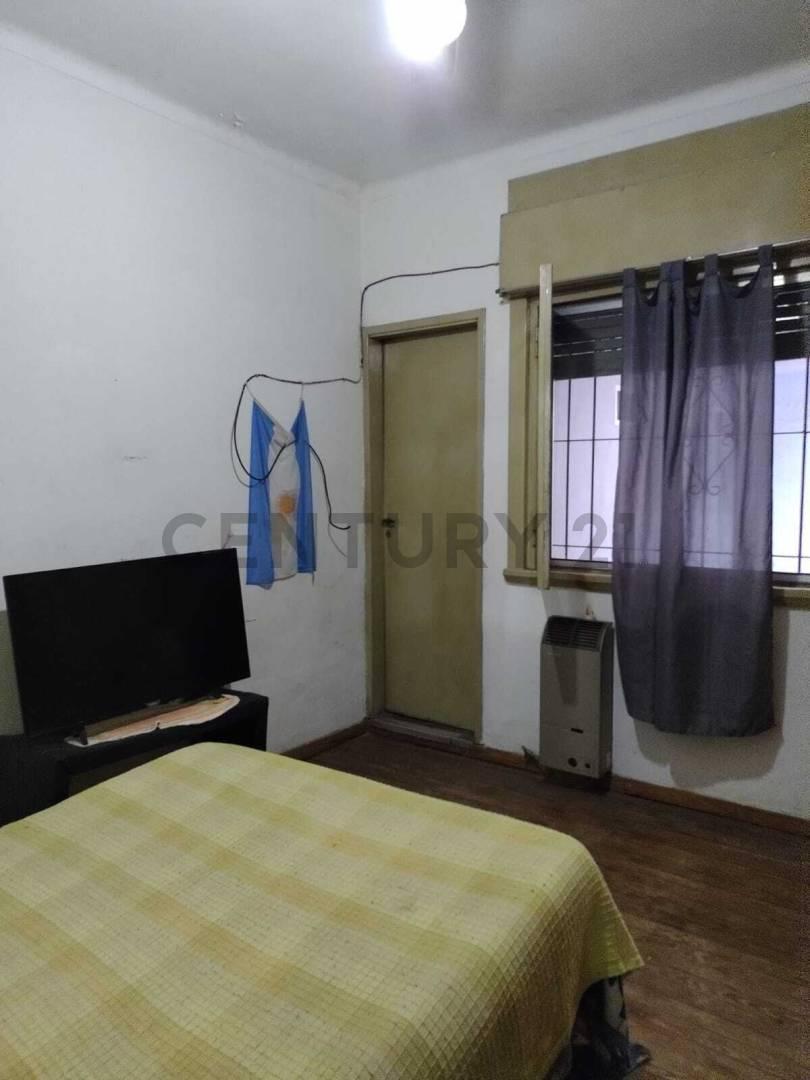 Foto de 37 Entre 120 y 121 - PH EN VENTA DE DOS DORMITORIOS CON PATIO, imagen 4