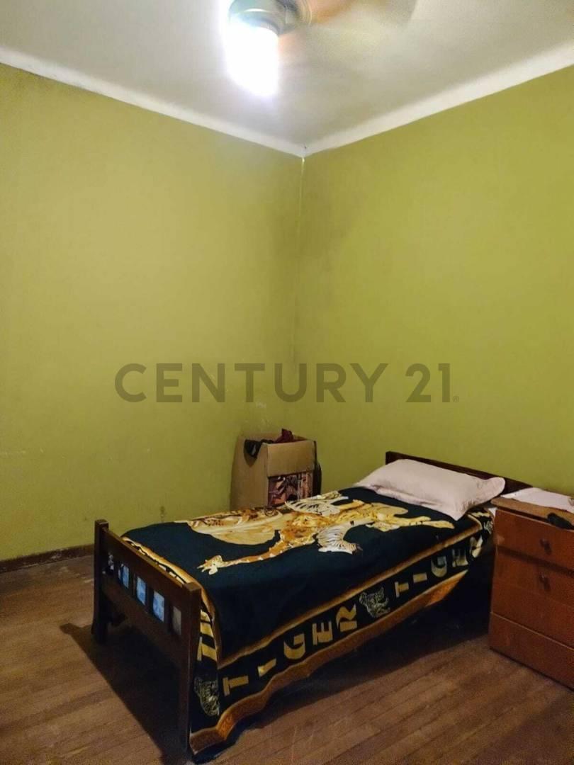 Foto de 37 Entre 120 y 121 - PH EN VENTA DE DOS DORMITORIOS CON PATIO, imagen 5