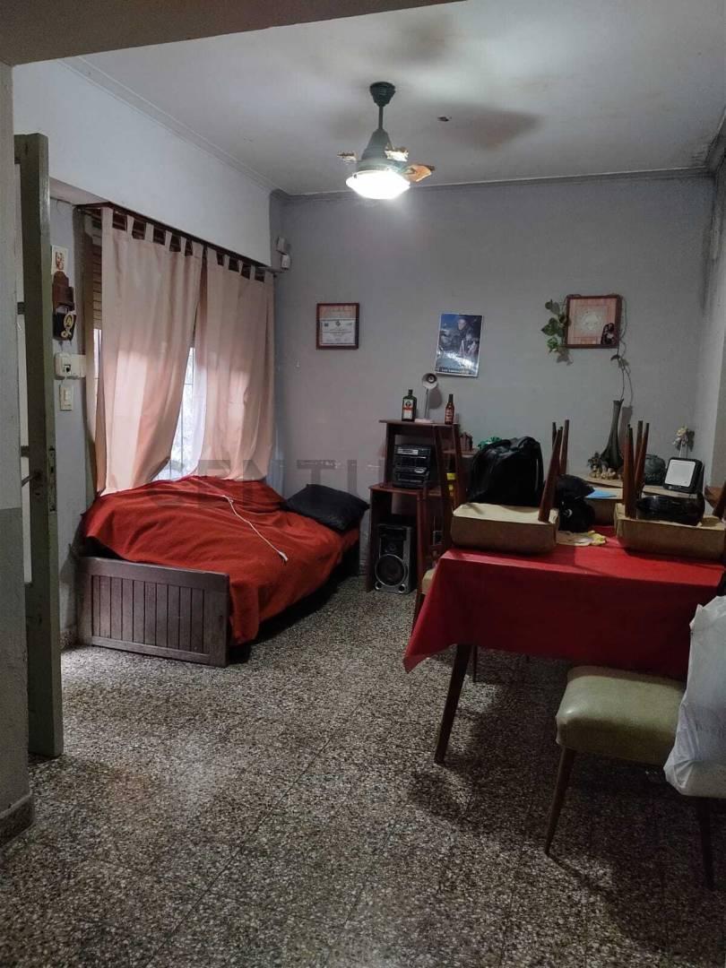 Foto de 37 Entre 120 y 121 - PH EN VENTA DE DOS DORMITORIOS CON PATIO, imagen 2
