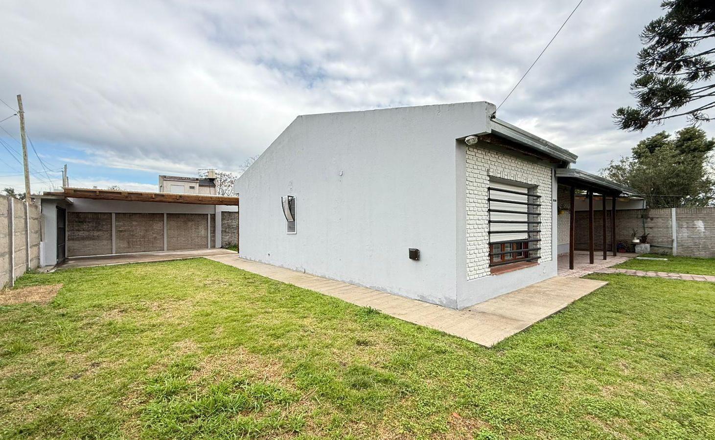 Foto de 146 y 516 - CASA EN VENTA CON TRES DORMITORIOS, imagen 4