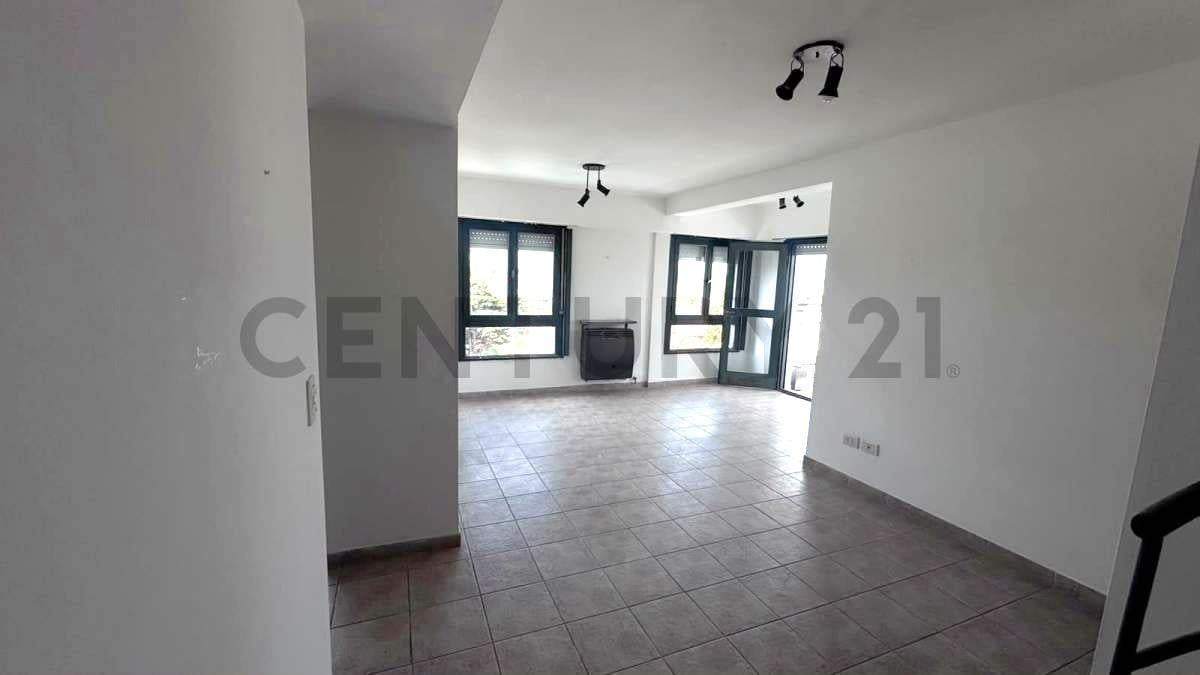 Foto de 65 28 y 29 - DEPTO DOS DORMIS CON TERRAZA, QUINCHO Y DOBLE COCHERA, imagen 3
