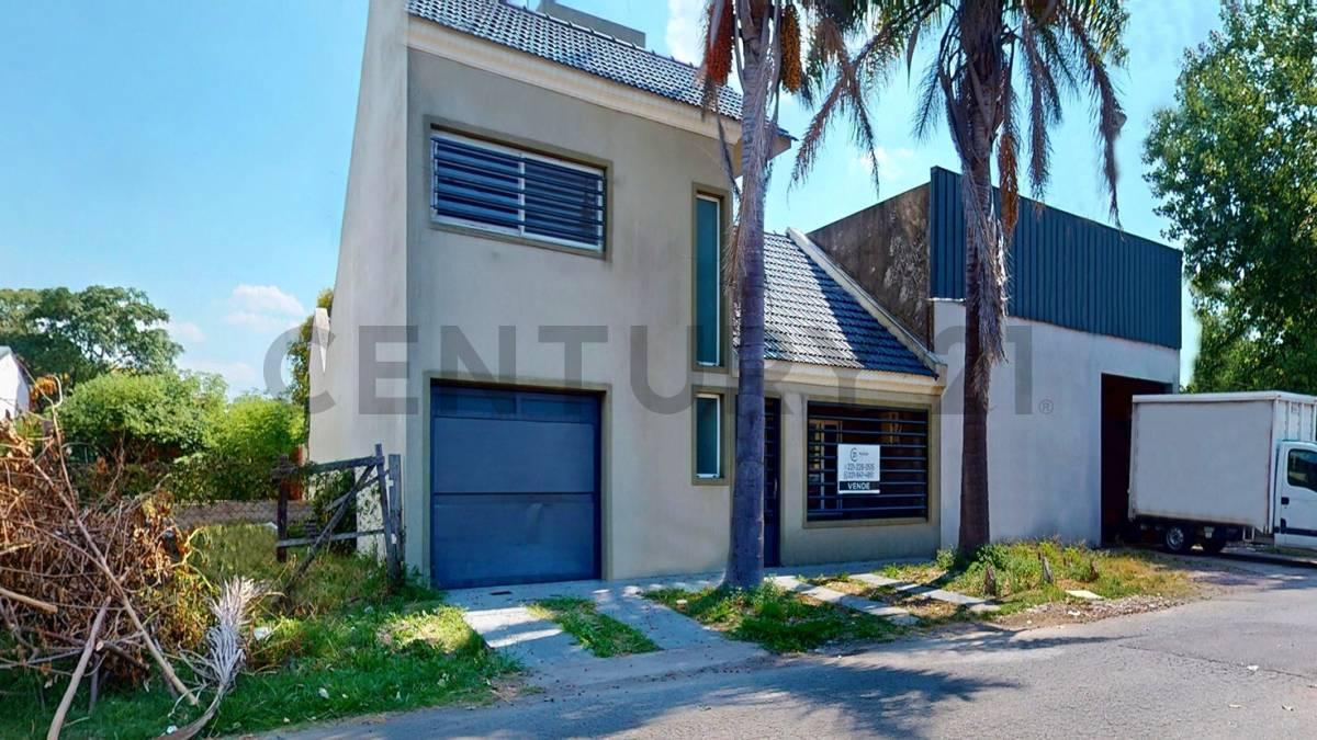 Foto de VENTA DE CASA - 4 DORMITORIOS, imagen 2