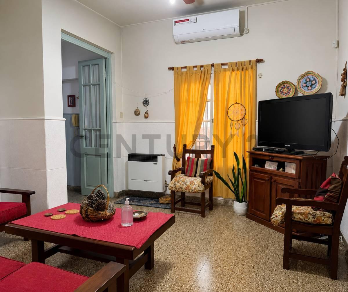 Foto de 17 Y 41 - CASA A LA VENTA DE 2 DORMITORIOS Y PILETA, imagen 5