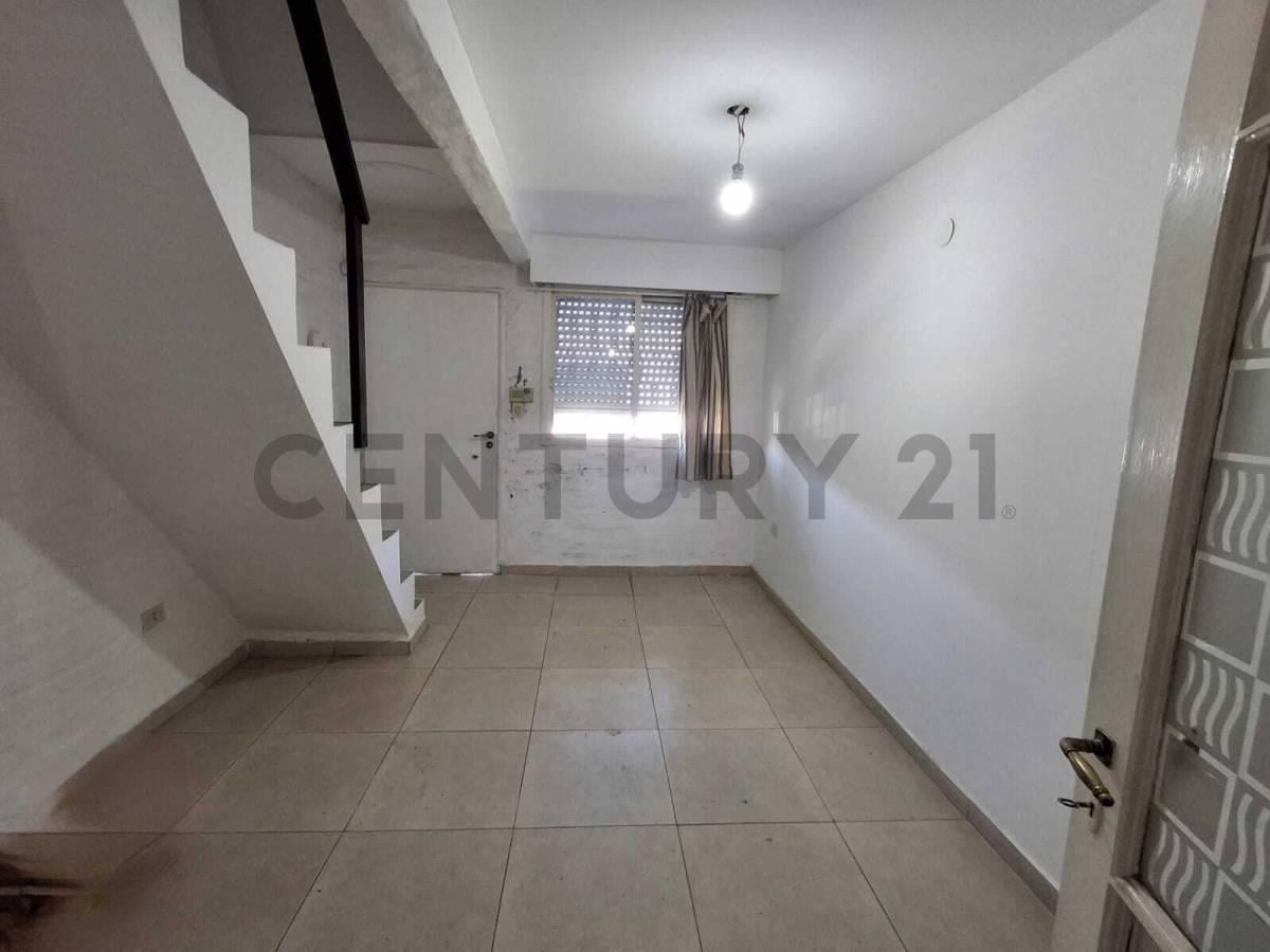 Foto de 10 entre 512 bis y 513 - CASA EN VENTA DE 3 DORMITORIOS, imagen 1