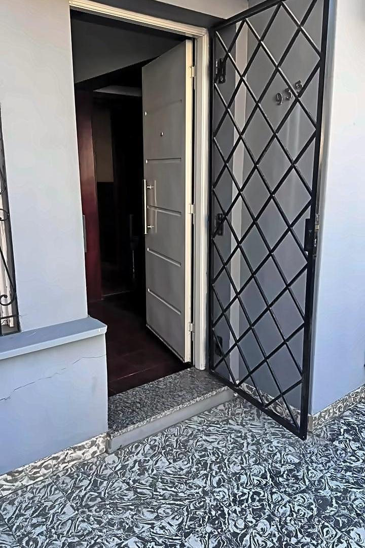 Foto de 518 y 4 - CASA DOS DORMITORIOS Y COCHERA EN VENTA, imagen 2