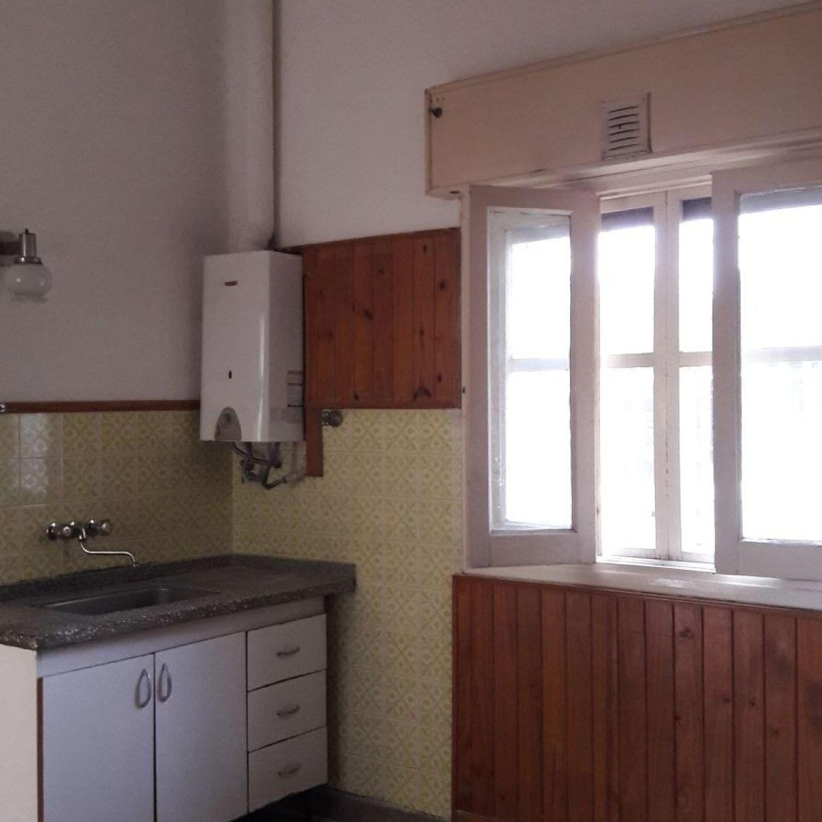 Venta Casa 2 Dorm. Gran Patio Verde en Granadero Baigorria (Excelente Ubicación) 4
