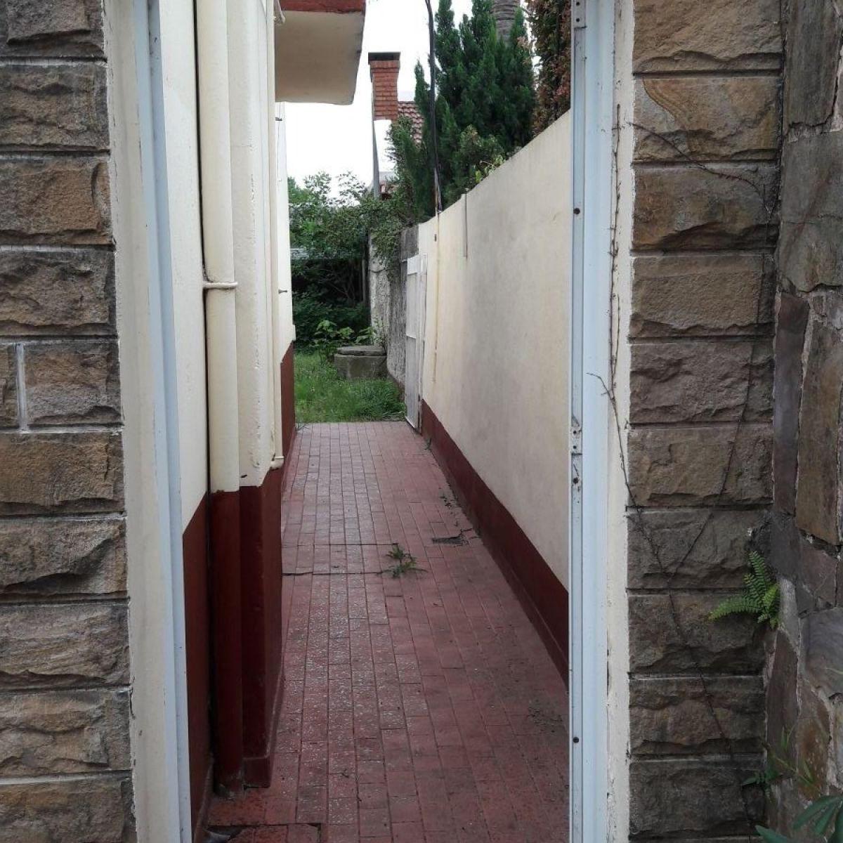 Venta Casa 2 Dorm. Gran Patio Verde en Granadero Baigorria (Excelente Ubicación) 5